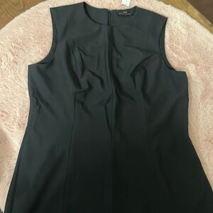 Black sleeveless dress